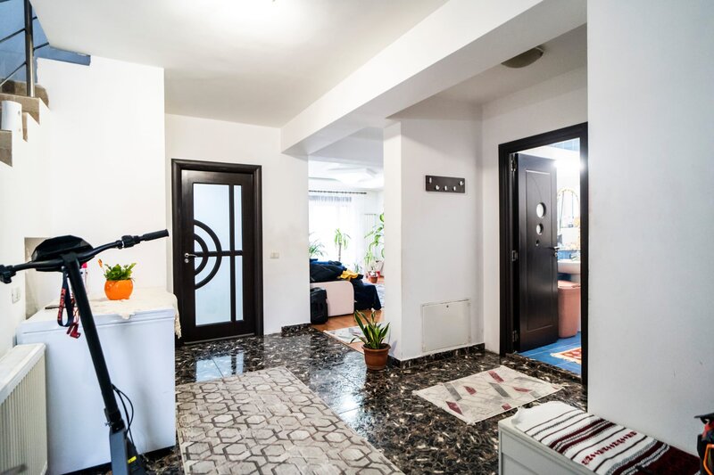 Ciorogarla, casa 5 camere, duplex, teren 434 mp, statie STB la 300 m